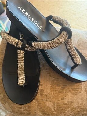 Crystal thong kitten heel shoe rubber sole. Brand new!! Never worn !